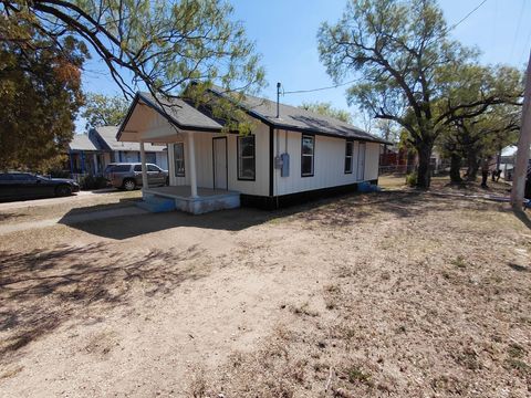Homes For Sale - 203 E 11th Street<br/> Tom Green County, San Angelo, TX 76903