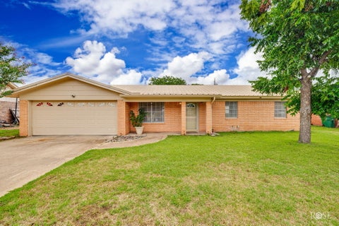 Homes For Sale - 2726 Erline Drive<br/> Tom Green County, San Angelo, TX 76901