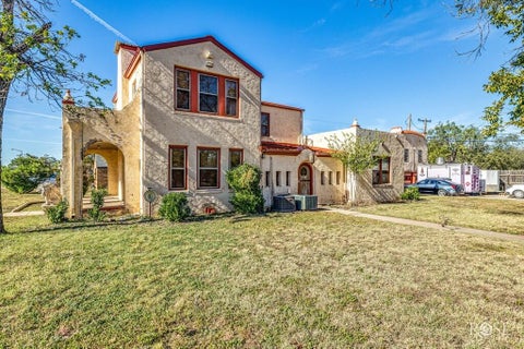 Homes For Sale - 2318 Dallas Street<br/> San Angelo, TX 76901