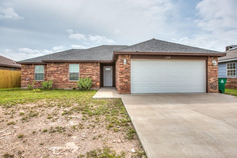 Homes For Sale - 2218 N Poe Street<br/> San Angelo, TX 76903