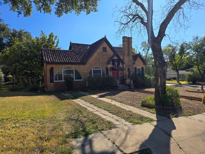 Photo 1 of 7 — 723 W Highland Boulevard, San Angelo, TX 76903