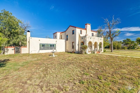 Homes For Sale - 2318 Dallas Street<br/> San Angelo, TX 76901