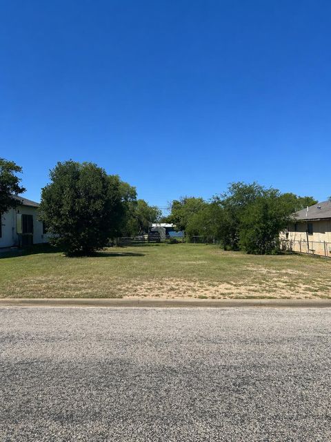 Vacant Land For Sale - 106 W Avenue T<br/> San Angelo, TX 76903