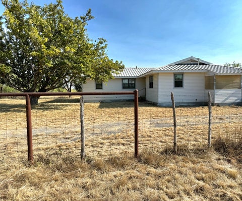 Homes For Sale - 933 Railroad Avenue<br/> Nolan County, Maryneal, TX 79535