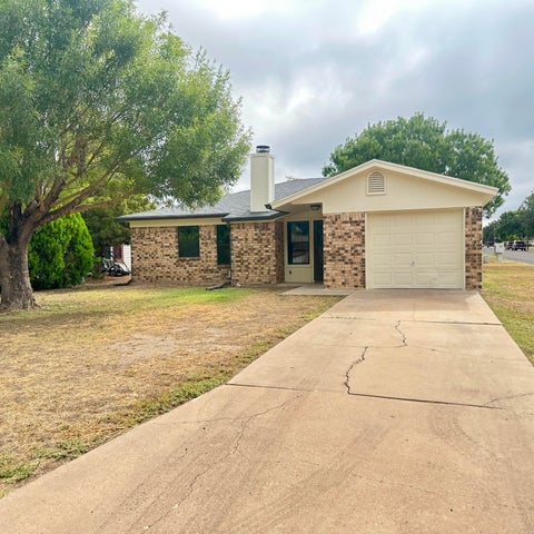 Homes For Sale - 1002 Alpha Circle<br/> San Angelo, TX 76903