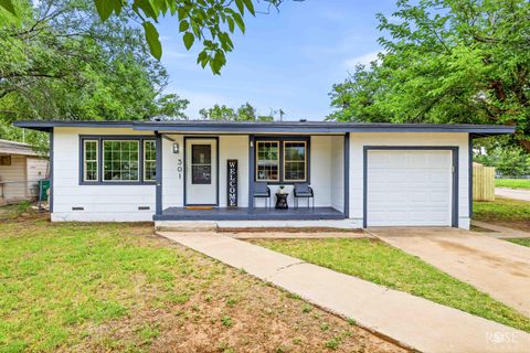 Homes For Sale - 301 River Oaks Street<br/> San Angelo, TX 76903