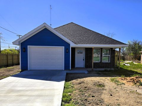 Homes For Sale - 701 W 16th Street<br/> San Angelo, TX 76903