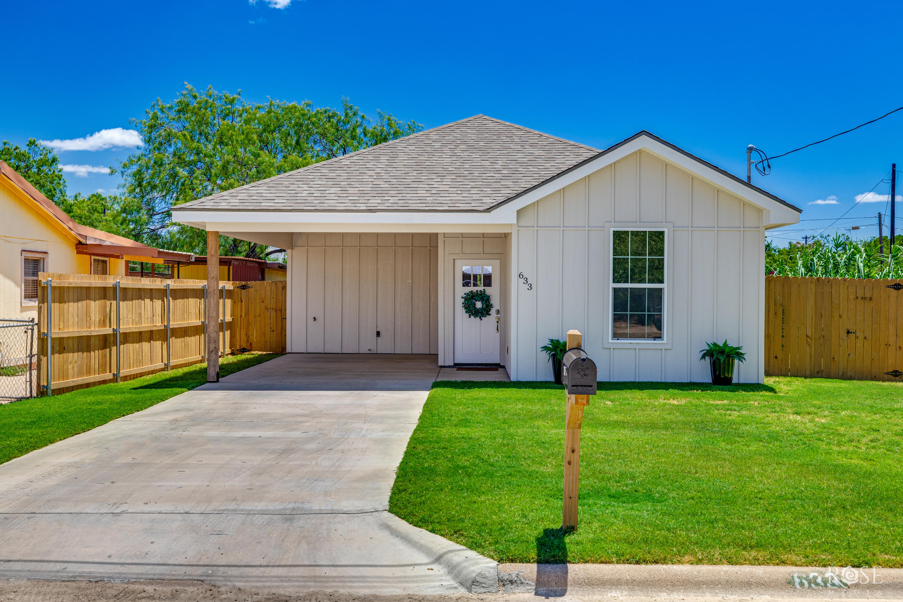 Photo 1 of 34 — 633 W Avenue Z, San Angelo, TX 76903