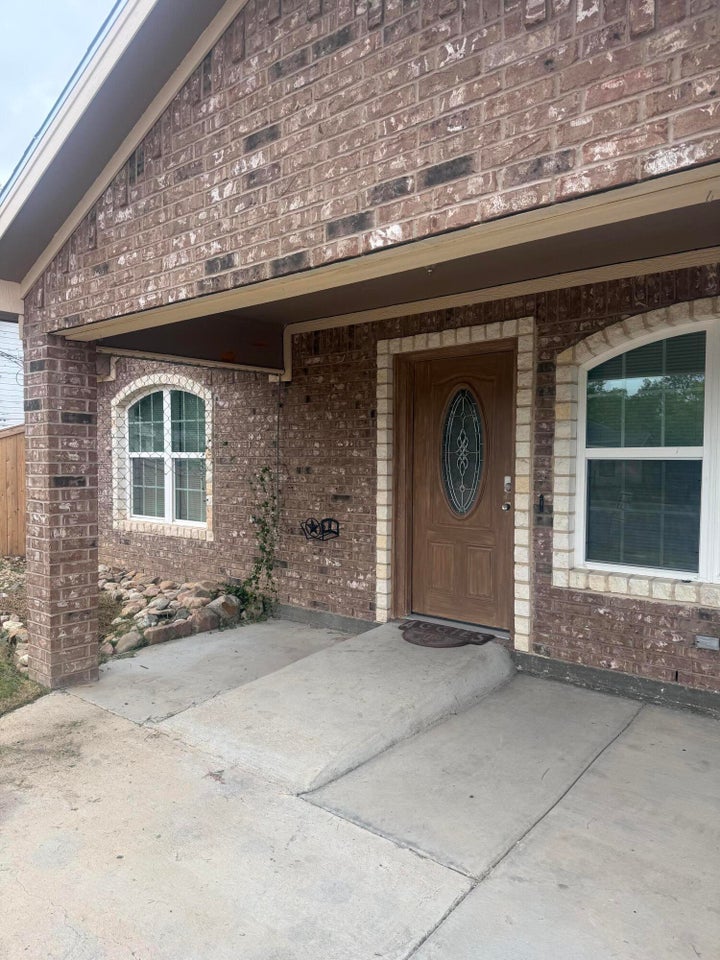 Photo 1 of 3 — 114 W Avenue L, San Angelo, TX 76903