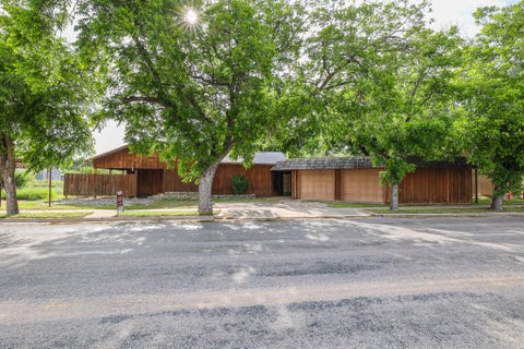 Homes For Sale - 303 Avenue E<br/> Ozona, TX 76943