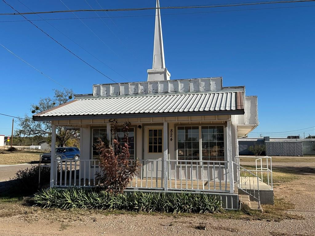 Photo 1 of 30 — 824 Austin Street, Robert Lee, TX 76945