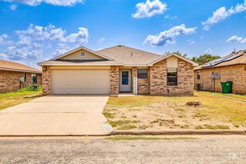 Homes For Sale - 1338 Fox Hollow Street<br/> Tom Green County, San Angelo, TX 76905