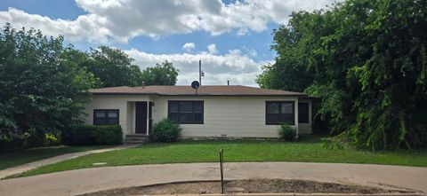 Homes For Sale - 307 Pou Avenue<br/> Runnels County, Ballinger, TX 76821