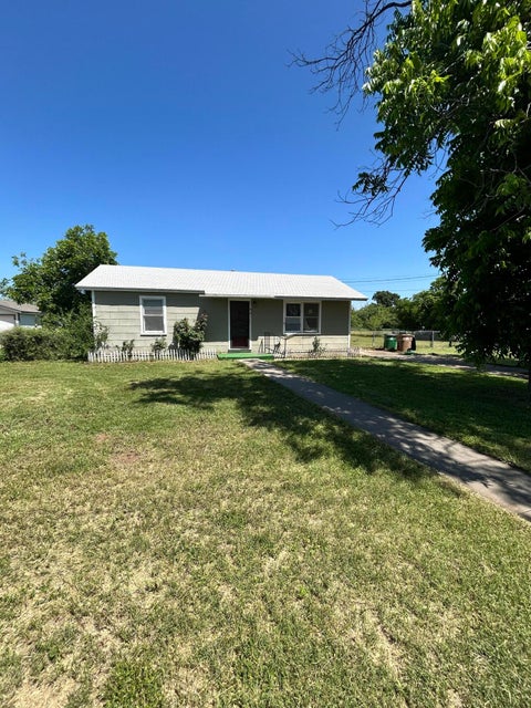 Homes For Sale - 40 W 30th Street<br/> San Angelo, TX 76903