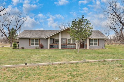 Homes For Sale - 2052 Country Club Estates Circle<br/> San Angelo, TX 76904