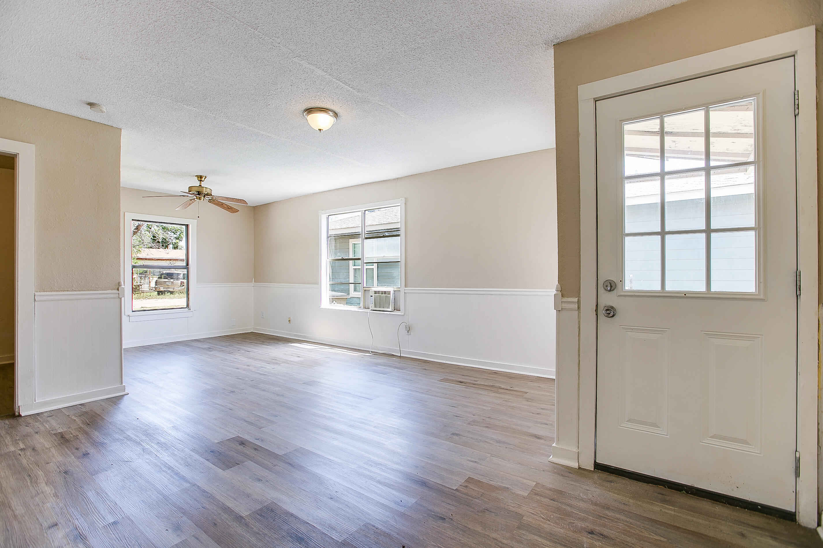 Photo 1 of 18 — 132 E 11th Street, San Angelo, TX 76903