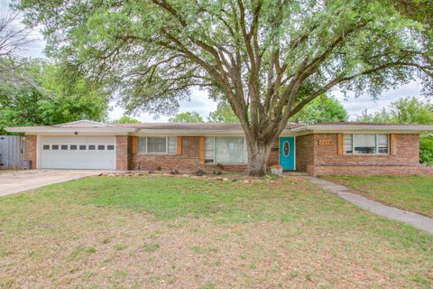 Homes For Sale - 2458 Douglas Drive<br/> San Angelo, TX 76904