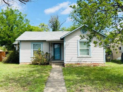 Homes For Sale - 1510 E Harris Avenue<br/> San Angelo, TX 76903