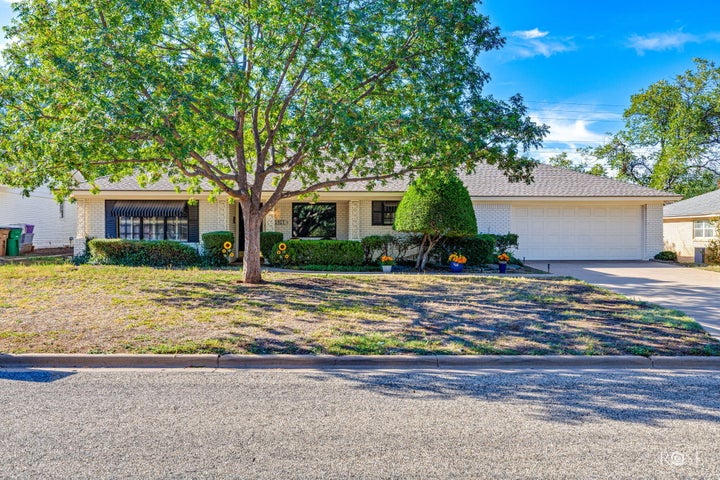 Photo 1 of 26 — 2923 Tanglewood Drive, San Angelo, TX 76904