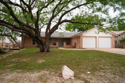 Homes For Sale - 3121 Edgewood Drive<br/> San Angelo, TX 76903