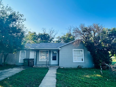 Homes For Sale - 18 W 37th Street<br/> San Angelo, TX 76903