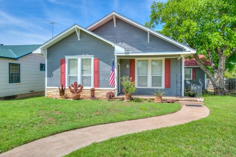Homes For Sale - 902 N 6th Street<br/> Ballinger, TX 76821