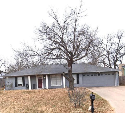 Homes For Sale - 1905 N Van Buren Street<br/> San Angelo, TX 76901