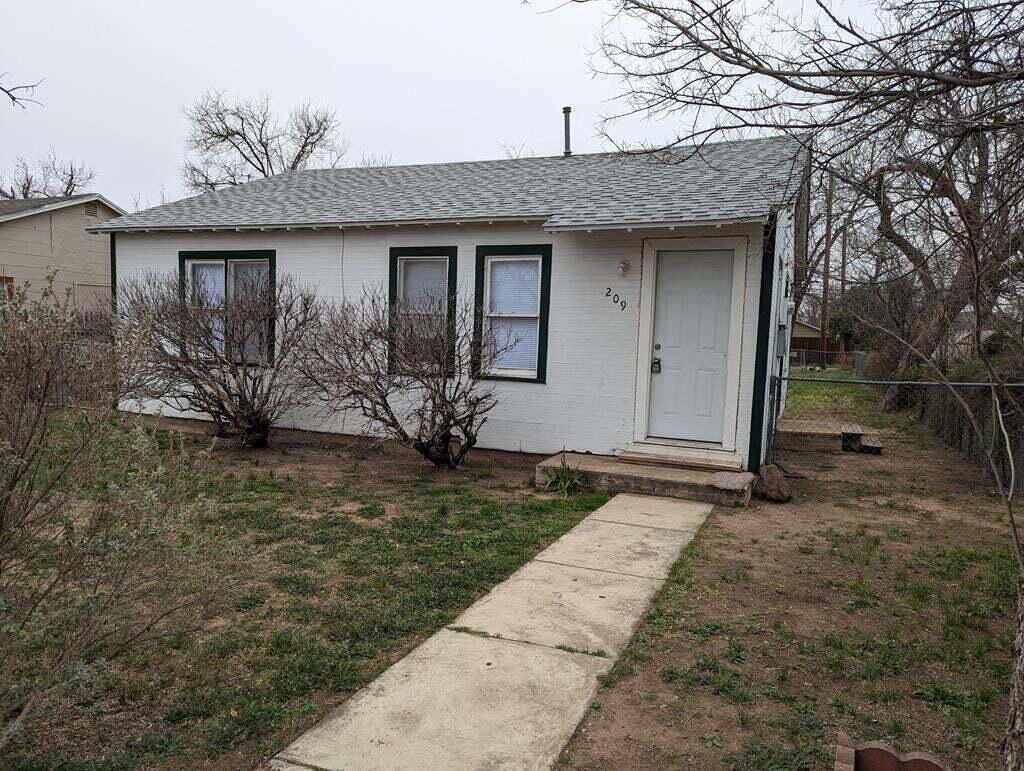 Photo 1 of 11 — 209 S Garrett Street, San Angelo, TX 76901