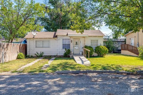 Homes For Sale - 805 Mesquite Avenue<br/> Sonora, TX 76950