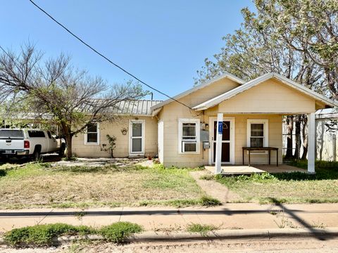 Homes For Sale - 117 W 10th Street<br/> Robert Lee, TX 76945
