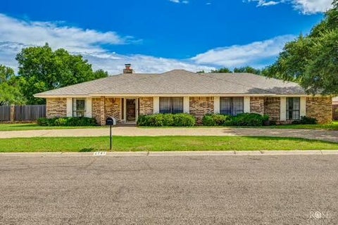 Homes For Sale - 2701 Alta Vista Lane<br/> San Angelo, TX 76904