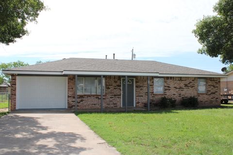 Homes For Sale - 1405 Ave B<br/> Ballinger, TX 76821