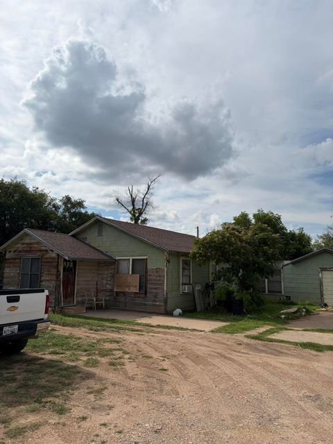 Homes For Sale - 56 E 37th Street<br/> San Angelo, TX 76903