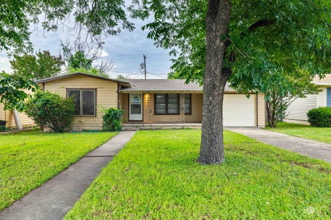 Homes For Sale - 2707 Beauregard Avenue<br/> San Angelo, TX 76901