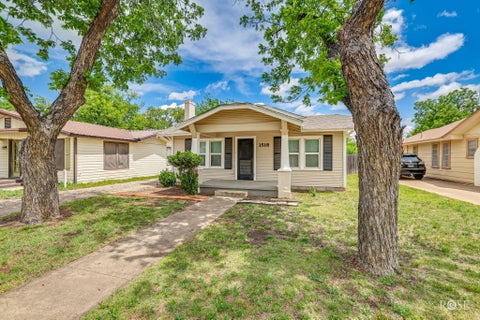 Homes For Sale - 1518 S David Street<br/> San Angelo, TX 76903