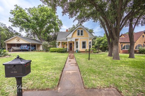 Homes For Sale - 715 W Highland Boulevard<br/> Tom Green County, San Angelo, TX 76903