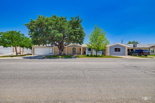 203 E 12TH ST, BIG LAKE, TX 76932 - Image efb4342080cd9481bbc4b5d93a2c2639/2024384311