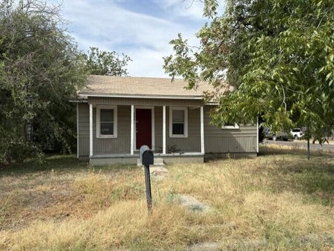 Homes For Sale - 823 N Jackson Street<br/> San Angelo, TX 76901