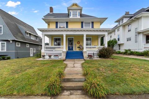 Photo of 1720 2nd Ave SE, CedarRapids, IA 52403 (MLS # 202601822)