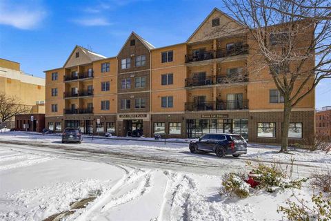 Photo of 332 S Linn St 414 #414, IowaCity, IA 52240 (MLS # 202601806)