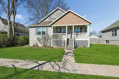 Photo of 528 SW 9th Street, CedarRapids, IA 52404 (MLS # 202602346)