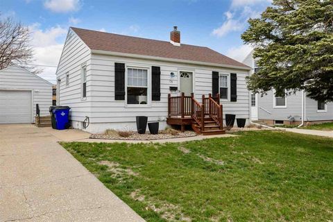 Photo of 735 SE 30th St, CedarRapids, IA 52403 (MLS # 202602088)