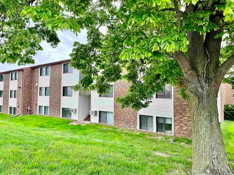 Photo of 802 Benton Dr 31 #31, IA 52246 (MLS # 202506188)