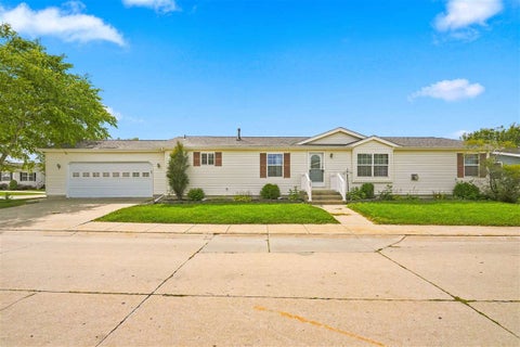 Photo of 268 Paddock Cir, IowaCity, IA 52240 (MLS # 202605232)