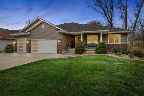 Photo of 3802 Richland Dr NW, CedarRapids, IA 52405 (MLS # 202507086)