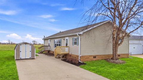 Photo of 232 Hackney Ct, IowaCity, IA 52240 (MLS # 202602437)