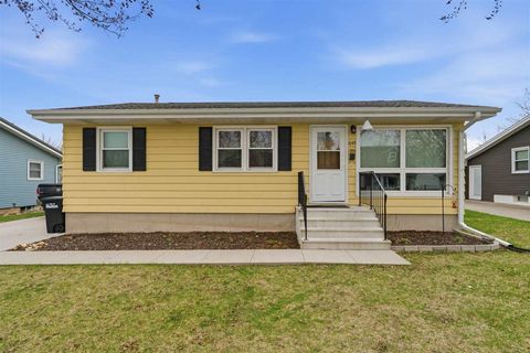 Photo of 1045 25th Street, Marion, IA 52302 (MLS # 202602608)