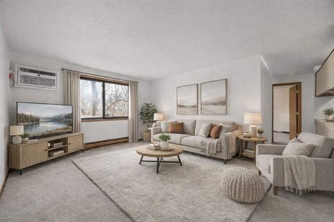 Photo of 814 Benton Dr 34 #34, IowaCity, IA 52246 (MLS # 202601093)