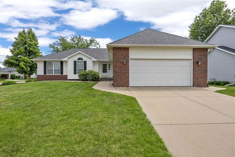 Photo of 1405 Lyndhurst Dr, Hiawatha, IA 52233 (MLS # 202603515)
