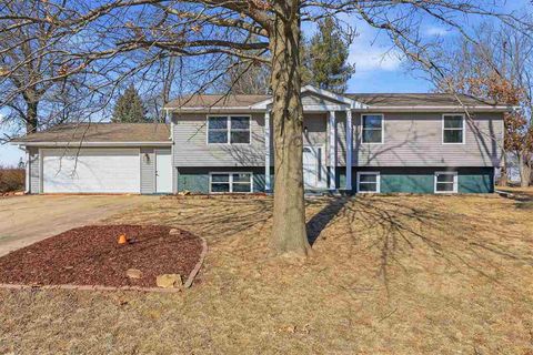 Photo of 4204 Lloyd Ave SE, IowaCity, IA 52240 (MLS # 202601013)